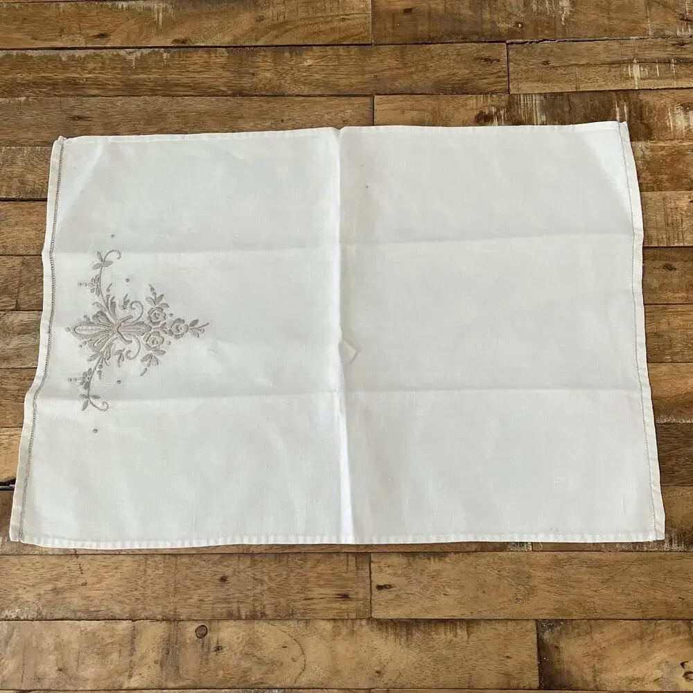 Vintage 2 Placemats 2 Napkins Set Floral Gray Embroidery Linen